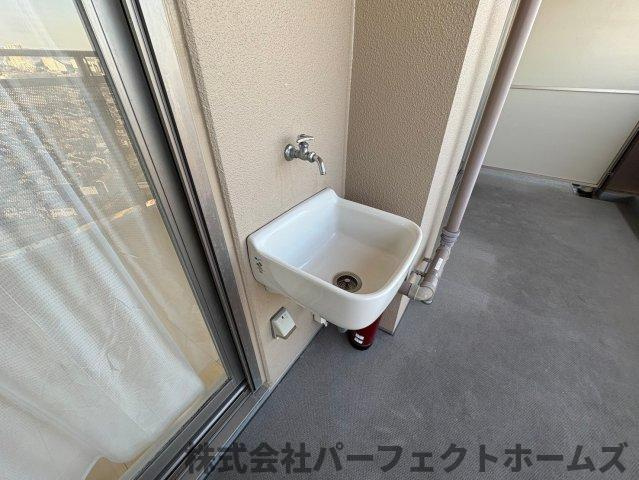 リバティパーク枚方D棟のバルコニー|暖かな日差しのふりそそぐバルコニー