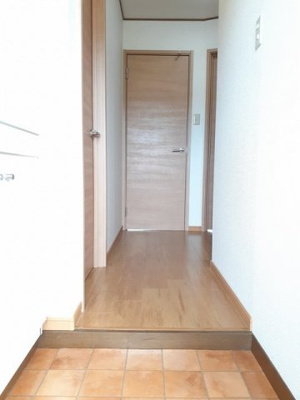 【玄関】 | レジダンス・アンソレイエ | ゆったりとした玄関です