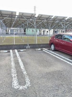 【駐車場】 | ソレイユＭⅢ | 駐車場があるので、車を買う予定の方も安心です