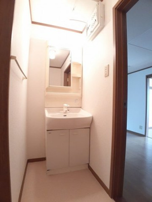 【洗面所】 | エンブレムⅡ | 明るい洗面所です