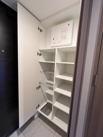 大阪市都島区都島北通１丁目の賃貸マンションの玄関