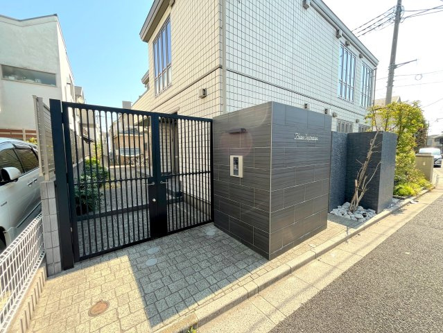 ｐｌｕｍｅ鷺宮のエントランス|★オートロック付き門扉★
