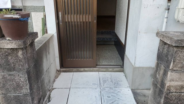 砂１丁目貸家のエントランス