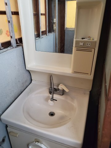 砂１丁目貸家の独立洗面台