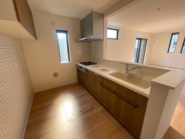 横浜市旭区白根6丁目 新築戸建て【仲介手数料無料】カースペース2台