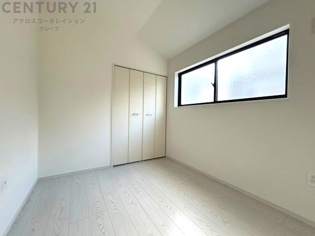 リラックスできるプライベート空間で、快適な睡眠をサポート。個人の好みに合わせたインテリアや寝具で心地良さを追求。プライベートな時間を過ごし、リフレッシュする場所におすすめです。