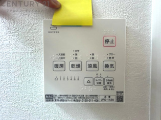 暖房機能があるため、冬場でも温かい浴室で入浴でき、乾燥機能があるため、水気を素早く取り除けます。また、換気機能があるため、湿気を素早く排出してカビや雑菌の発生を防ぐことができます。