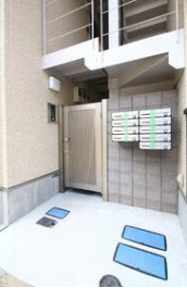 新宿区西落合１丁目のアパートのエントランス