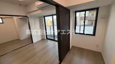 【居間・リビング】 | ＥＳ－Ｇｒａｎｄｅ御徒町 | こちらの居間で趣味の時間をお楽しみください