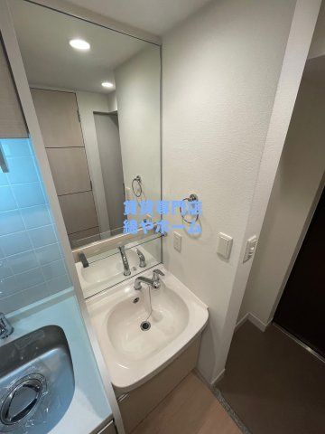 プレサンス難波元町の独立洗面台|独立洗面化粧台が付いています