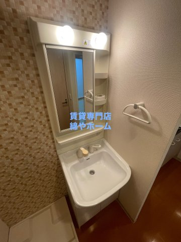 プロシード長居公園通の独立洗面台|使いやすい独立洗面台です