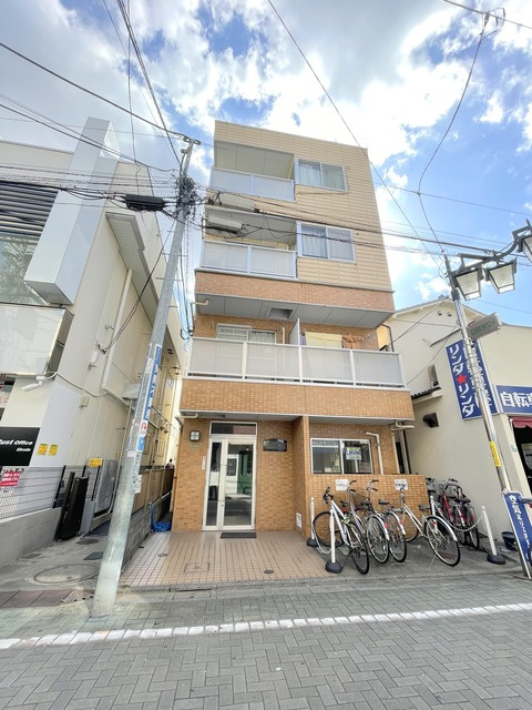 メゾン・ド・フォンティーヌの外観|★駅前商店街の中にある利便性の良い立地です★