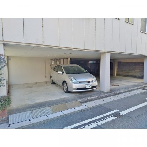 岐阜市真砂町１０丁目の駐車場の外観