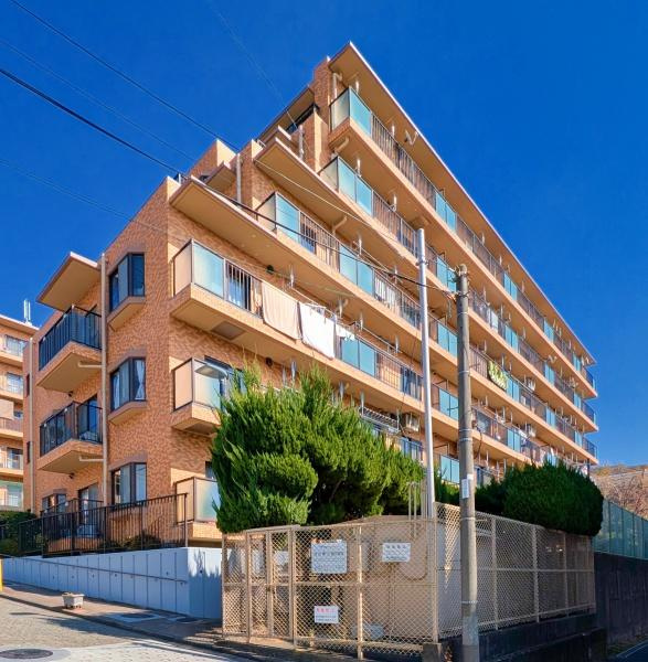 横浜市青葉区荏田町の中古マンションの外観|フルリフォーム済みで安心！