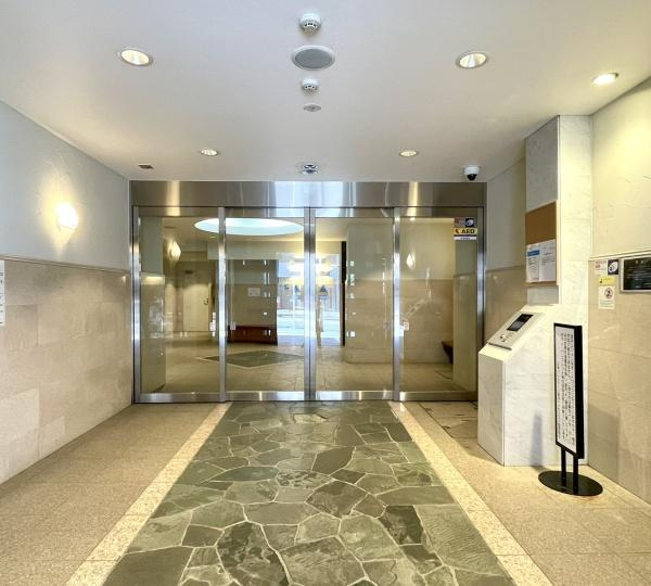 横浜市西区戸部町７丁目の中古マンションのエントランス|エントランスにはオートロックがついており、防犯面も安心！
清掃も行き届いています
