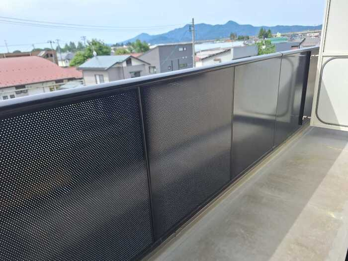 セジュールタニフジのバルコニー