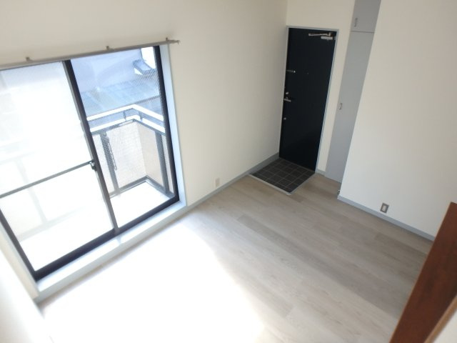 【居間・リビング】 | ＣＯＭＯＤＯ | たっぷりの陽光に包まれる明るい住まい