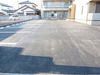 エスポワール浜町の駐車場