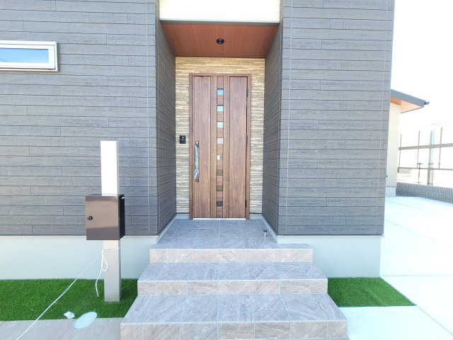備前・新築戸建の玄関