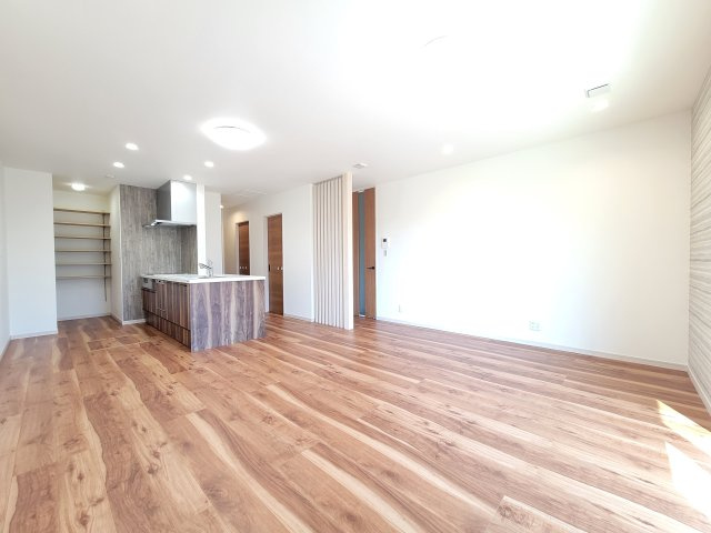 備前・新築戸建の居間・リビング