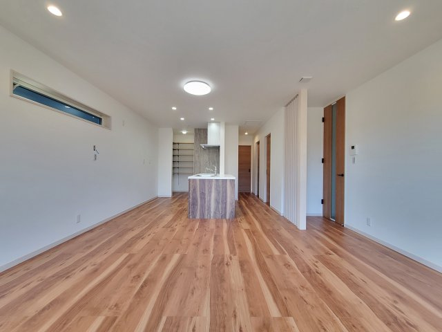 備前・新築戸建の居間・リビング