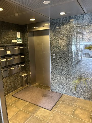 虎ノ門ラポートビルのエントランス