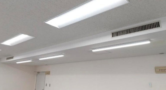 ファー・イースト21の内装|LED照明付き