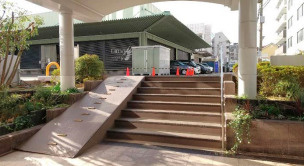 ファー・イースト21のエントランス|清潔なエントランスです