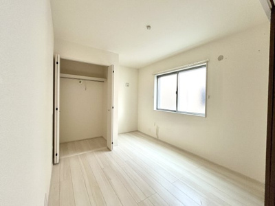 【洋室】 | 裾野市茶畑 中古住宅 | LDK横の洋室5.25帖