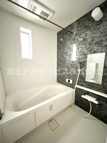 【浴室】 | 裾野市茶畑 中古住宅 | 落ち着いた空間のお風呂です
