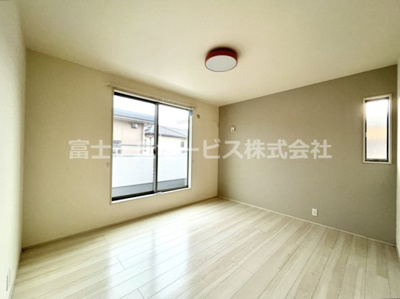 【寝室】 | 裾野市茶畑 中古住宅 | 主寝室7.75帖