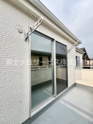 【バルコニー】 | 裾野市茶畑 中古住宅 | 陽当たり良好なバルコニーです