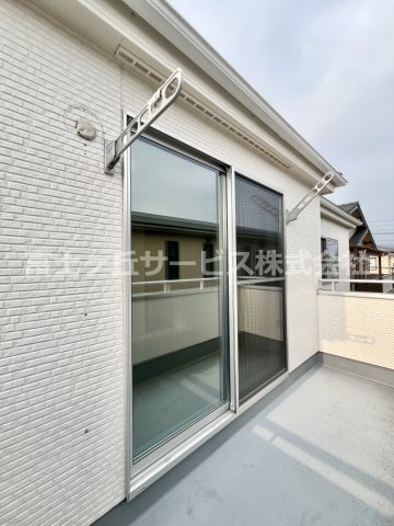 【バルコニー】 | 裾野市茶畑 中古住宅 | 陽当たり良好なバルコニーです
