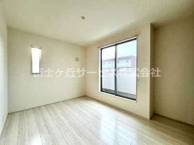 【子供部屋】 | 裾野市茶畑 中古住宅 | 北側の洋室6.25帖