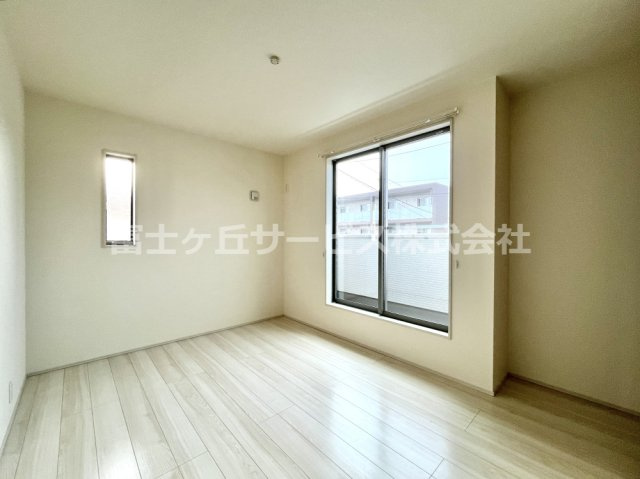 【子供部屋】 | 裾野市茶畑 中古住宅 | 北側の洋室6.25帖