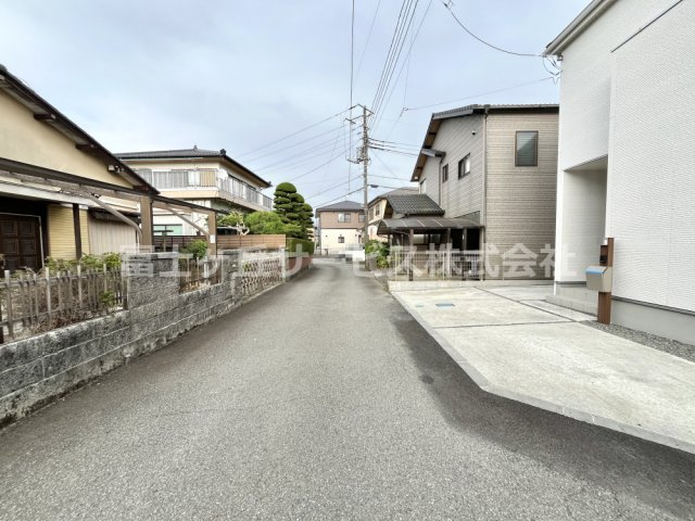 【前面道路含む現地写真】 | 裾野市茶畑 中古住宅 | 前面道路含む現地写真です