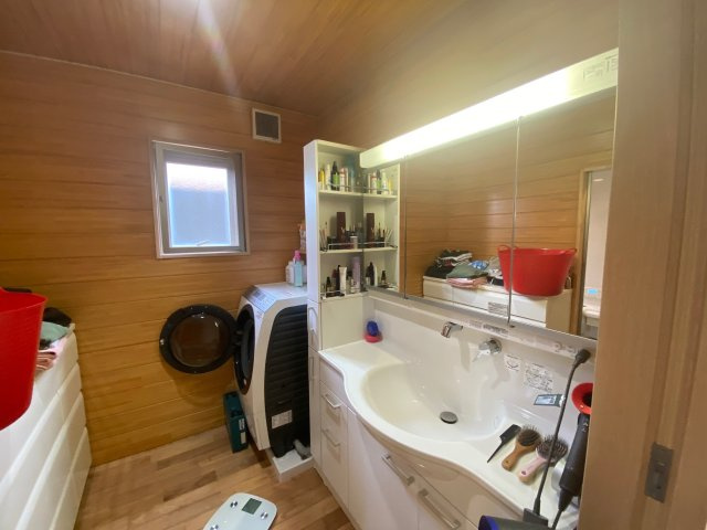 日南市乙姫町住宅の独立洗面台