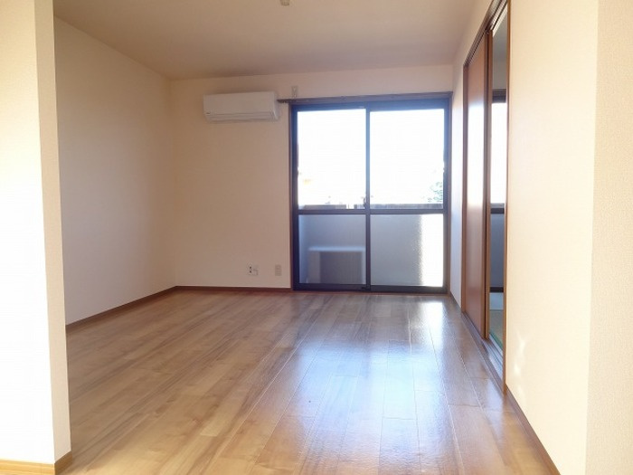 熊本市南区野口１丁目のアパートの居間・リビング