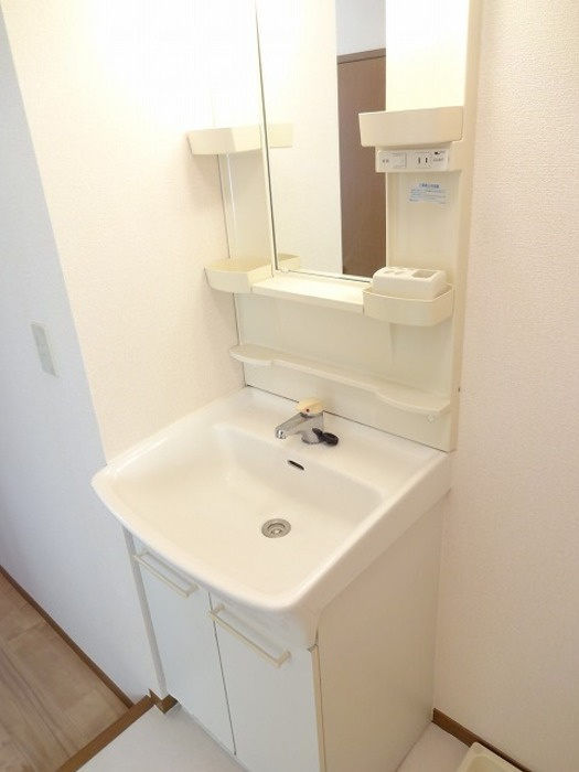 熊本市南区野口１丁目のアパートの独立洗面台