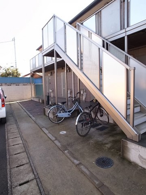 【外観】 | パセオ亀井 | お引越しも楽ちん広い共用部分！