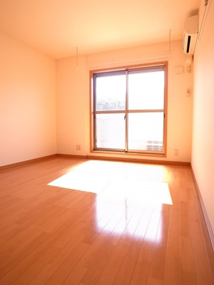 【居間・リビング】 | パセオ亀井 | 環境も良く、通学もしやすいこちらのお部屋はいかがです？