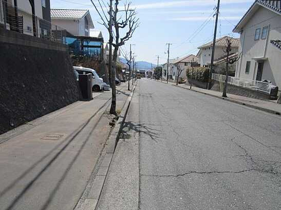 【前面道路含む現地写真】