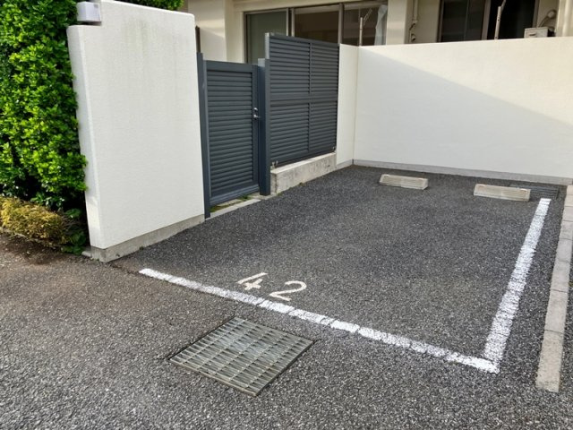 ゆりのき台ハイライズの駐車場