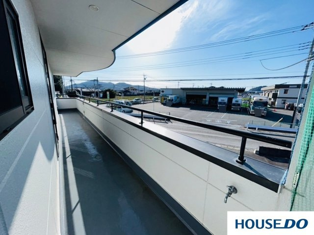 休憩所付店舗　太田市只上町のバルコニー|開放的で明るい空間を演出してくれます