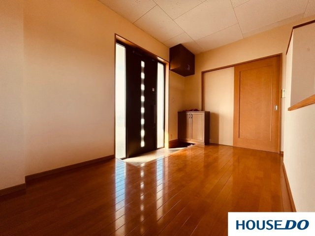 休憩所付店舗　太田市只上町の玄関|明るい玄関です