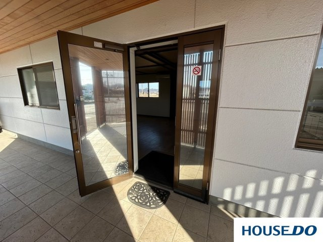 休憩所付店舗　太田市只上町の玄関|収納もある玄関です