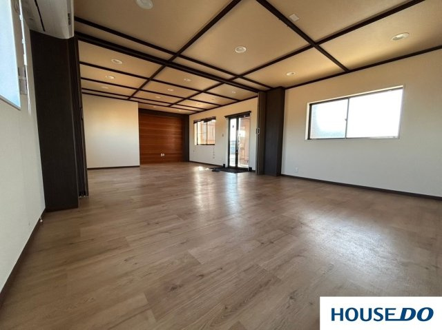 休憩所付店舗　太田市只上町の居間・リビング|リビングです