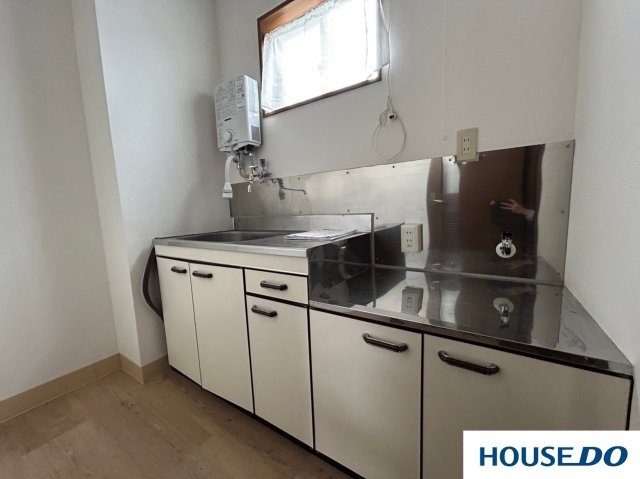 休憩所付店舗　太田市只上町のキッチン|事務所（店舗）スペースの給湯室です