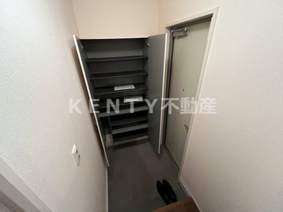 【玄関】 | ルミエール久が原 | 収納もある玄関です