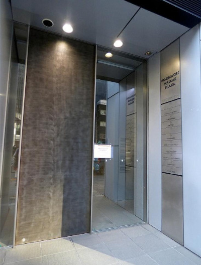 麹町スクエアプラザビルのエントランス